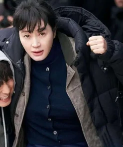 Oh So-ryong Unmasked 2025 Kim Hye-su Black Puffer Hooded Coat